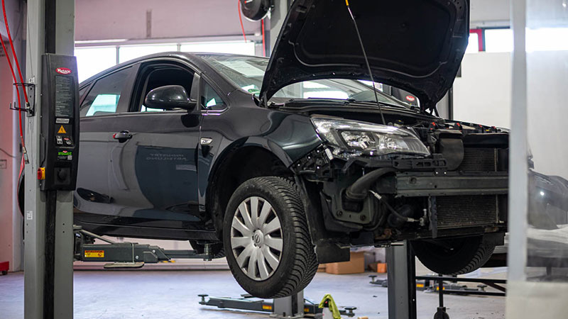 Ausbildung zum Karosseriemechaniker Ausbildung zum Karosseriemechaniker