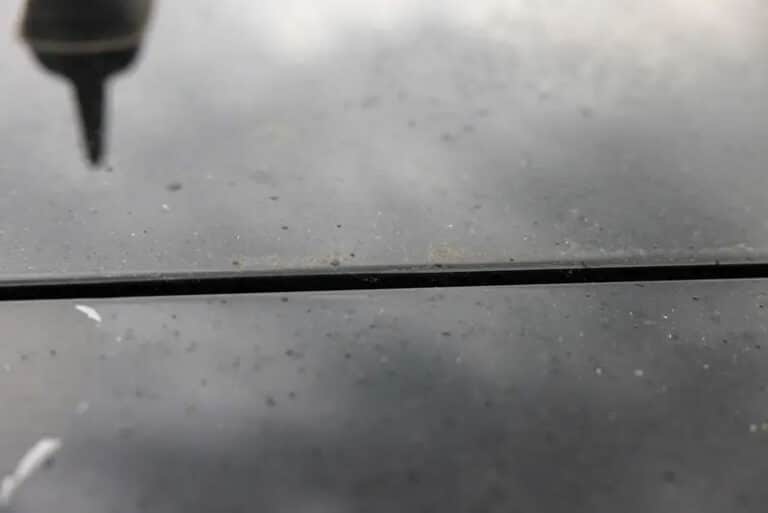 Baumharz vom Auto entfernen